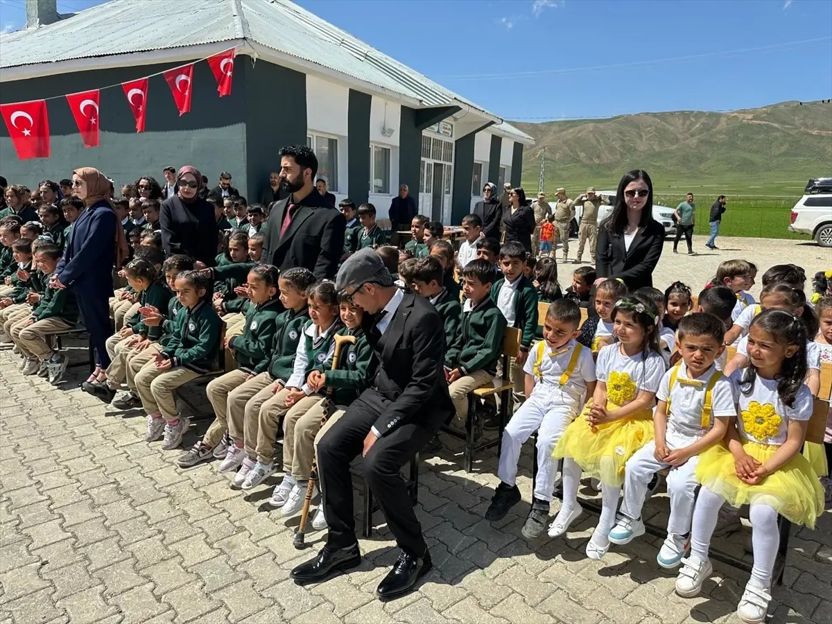 Yüksekova\'da Köy Okulları Çocuk Şenliği