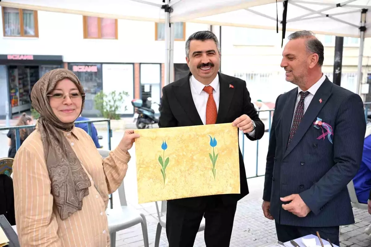 Bursa\'da Geleneksel Erguvan Bayramı Coşkuyla Kutlandı