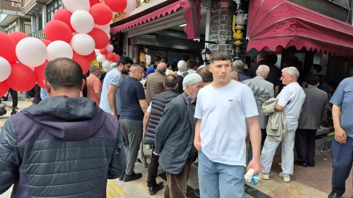 Düzce\'de Döner İzdihamı: 1 TL Fırsatı