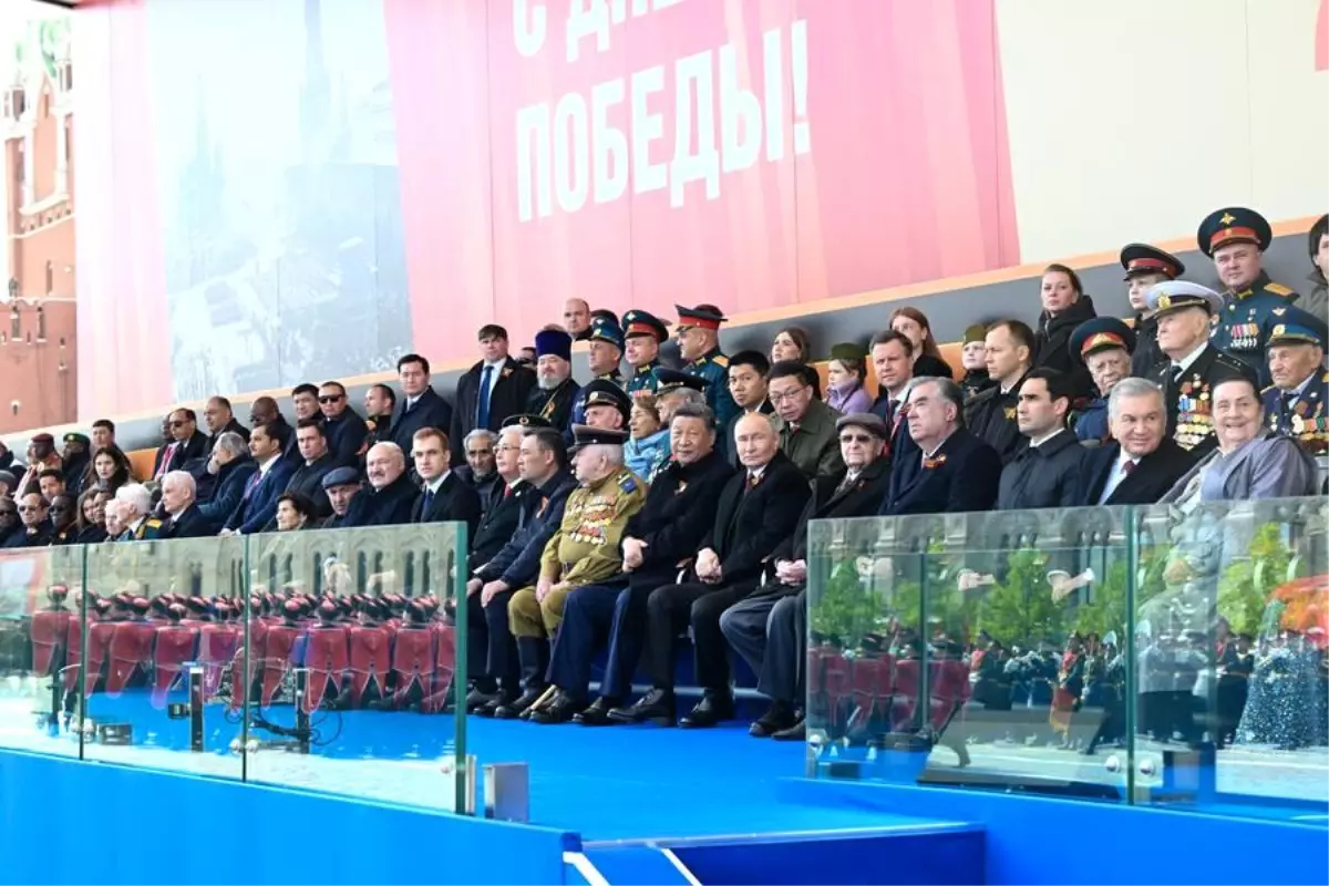 Xi Jinping Moskova\'da Zafer Kutlamalarına Katıldı