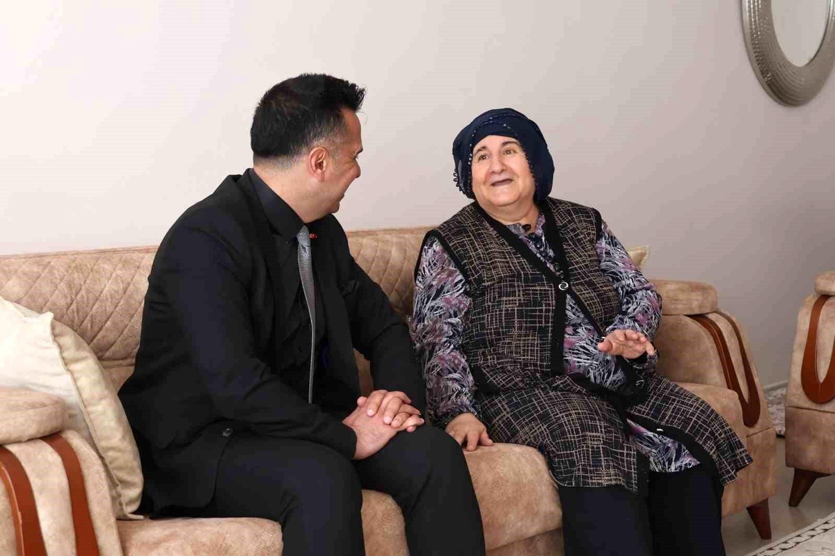 Anneler Günü\'nde şehit ailelerine anlamlı ziyaret