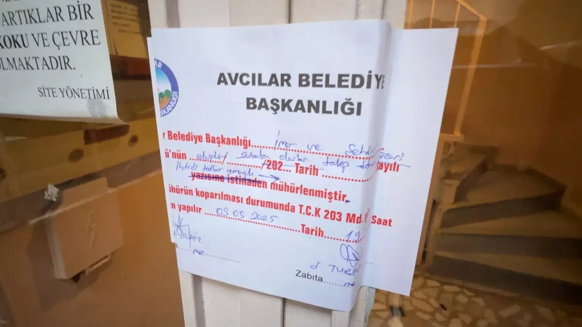 Avcılar\'da 4 Katlı Bina Tahliye Edildi