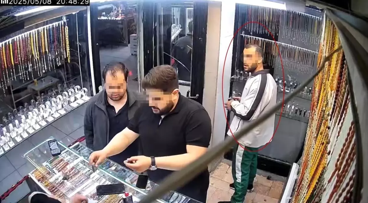 Elazığ\'da Hırsızlık Kamerada