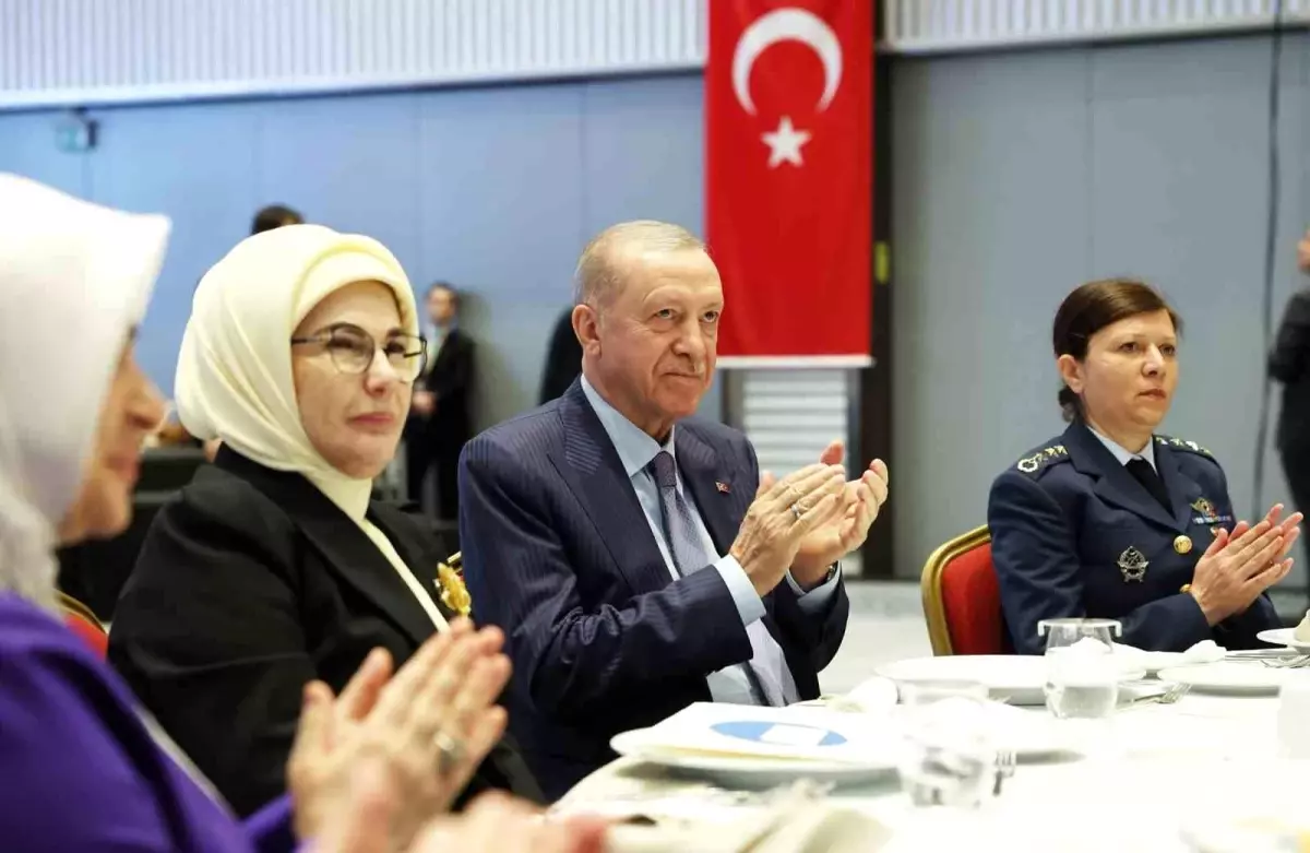 Emine Erdoğan\'dan \'Anneyle Güçlü Aile, Aileyle Güçlü Türkiye\' Programına Katılım