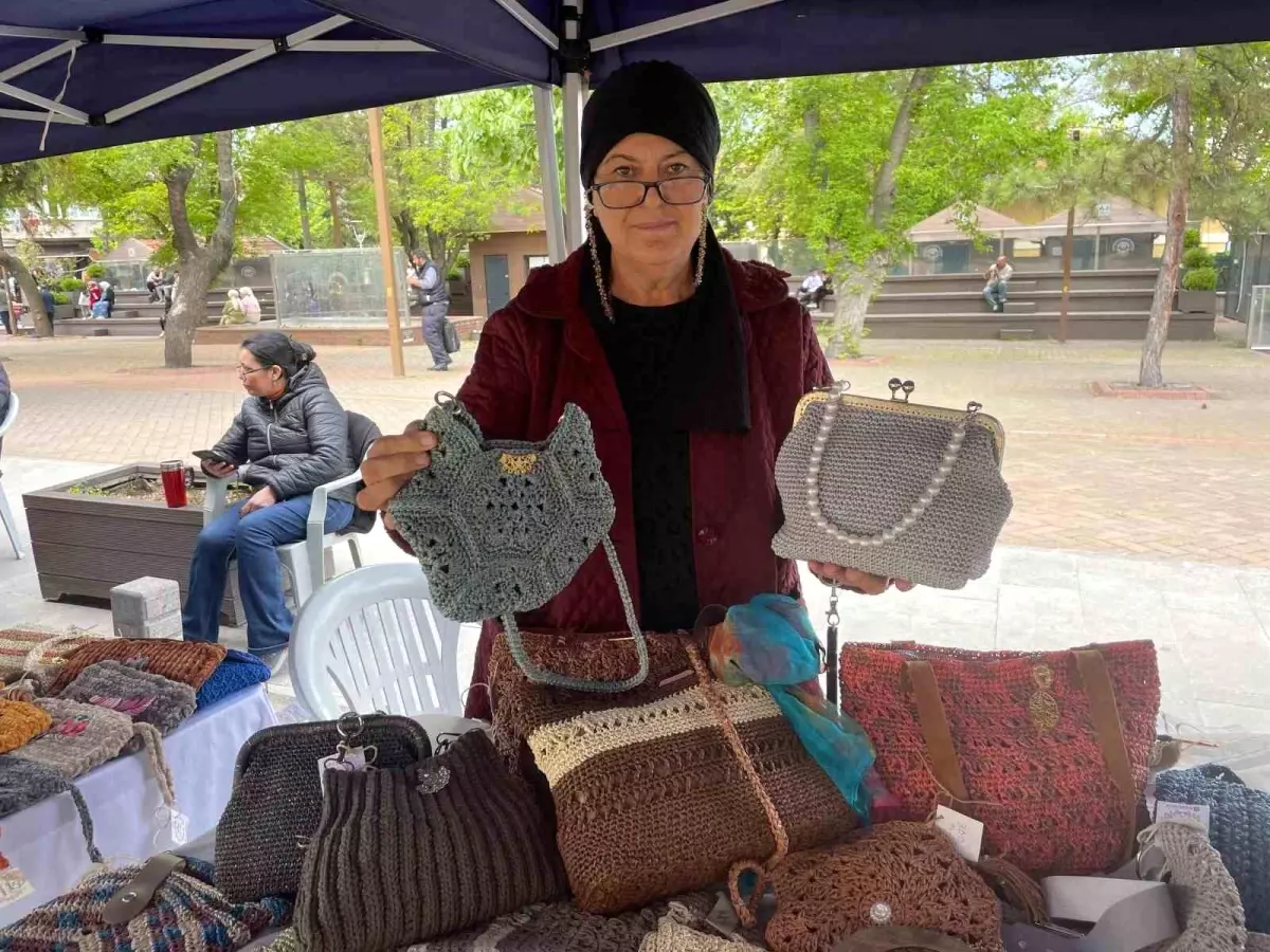 Kadriye Tutku, Hobi Olarak Başladığı Hasır Çanta Üretimini İnternetle Geliştiriyor