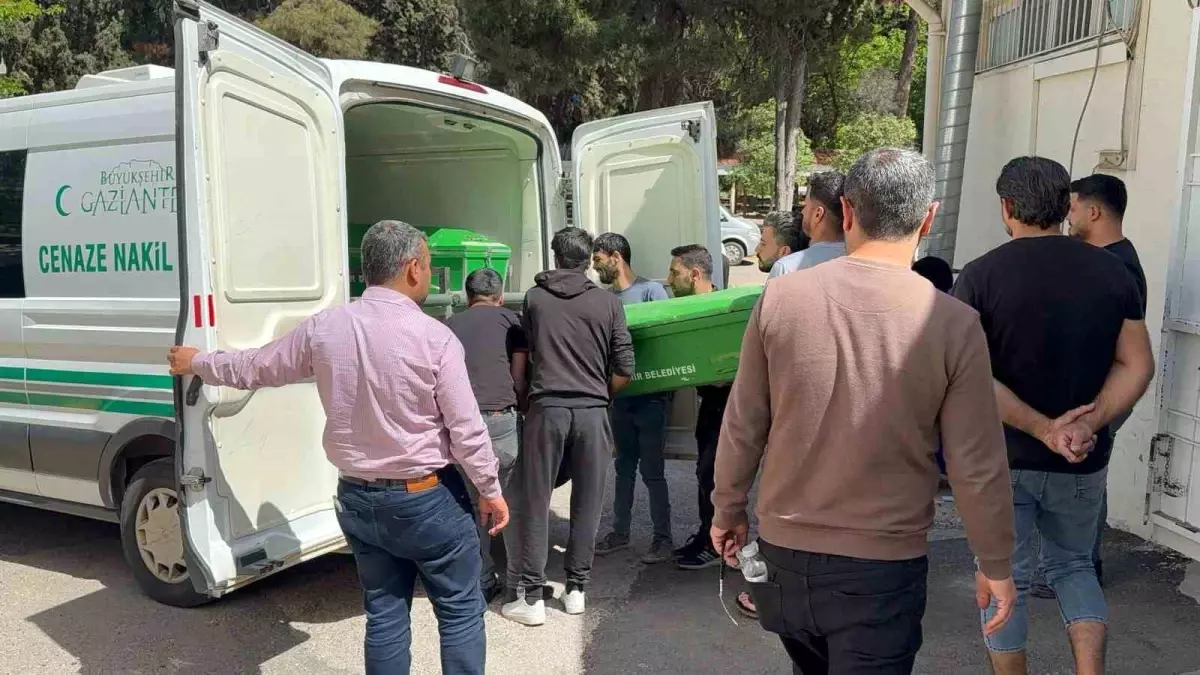 Gaziantep\'te Trafik Kazası: 1,5 Yaşındaki Çocuk Hayatını Kaybetti