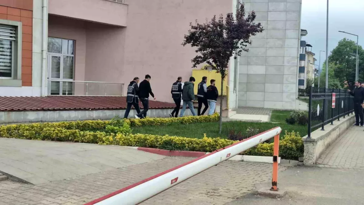 Bartın\'da Dolandırıcı Çete Çökertildi