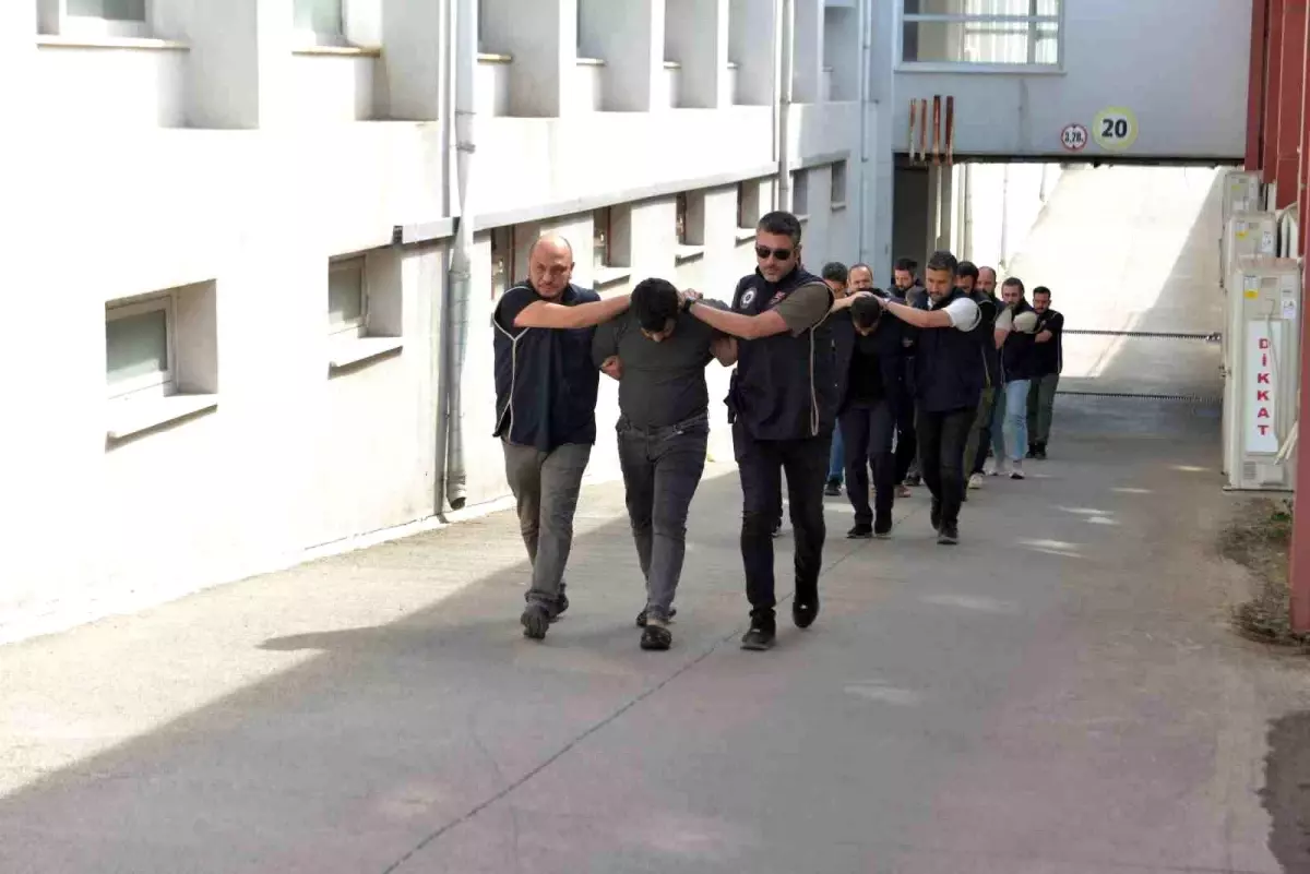 Adana\'da DEAŞ Operasyonu: 6 Gözaltı, 5 Tutuklama