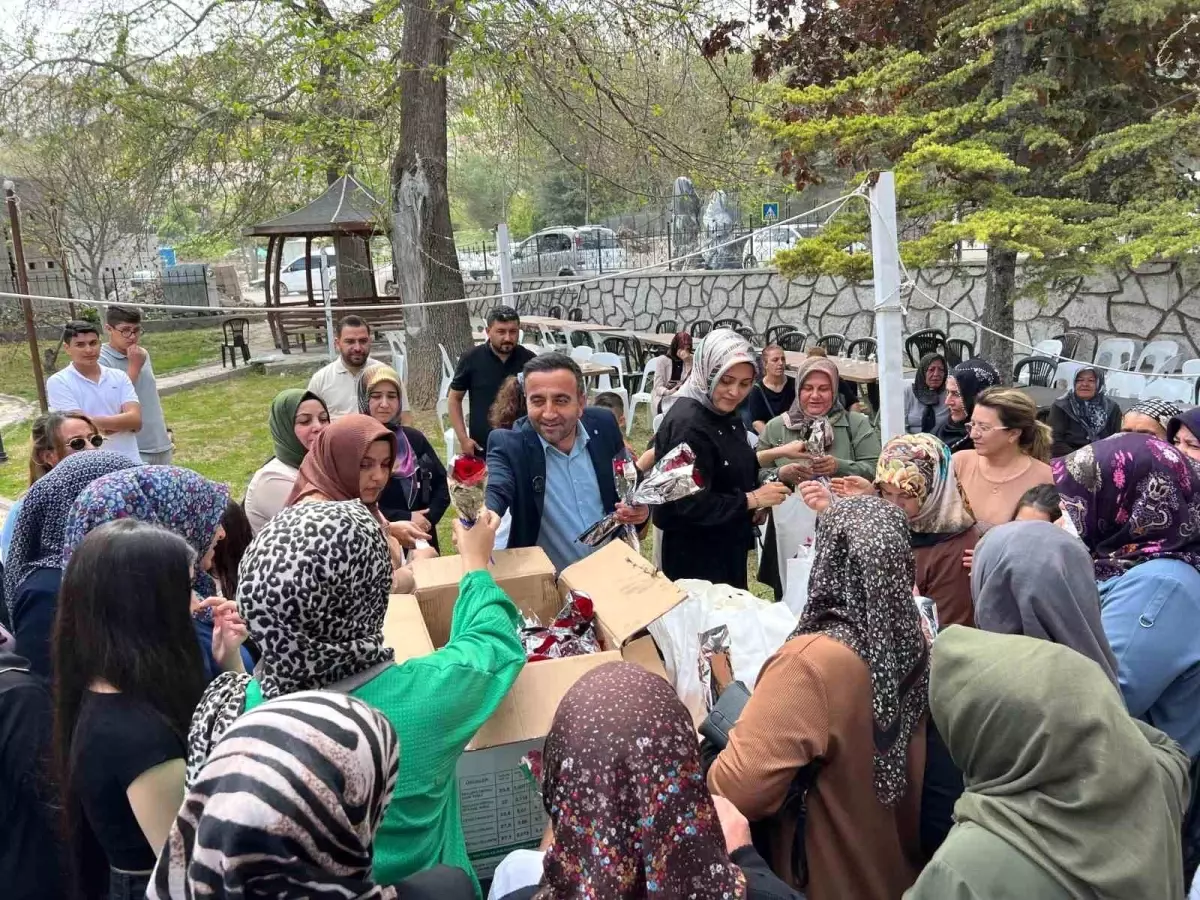 Akçadağ\'da Anneler Günü Kutlama Programı Düzenlendi