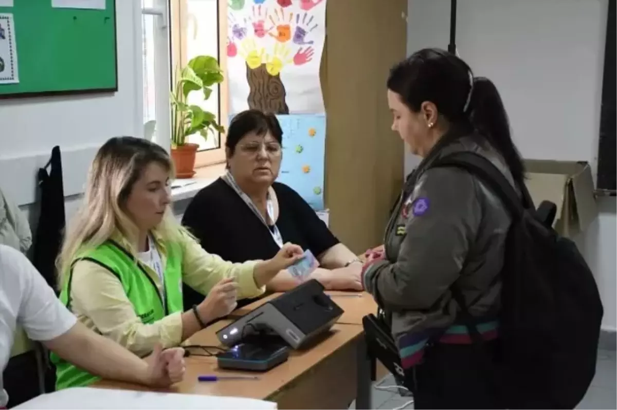 Arnavutluk\'ta genel seçimler başladı