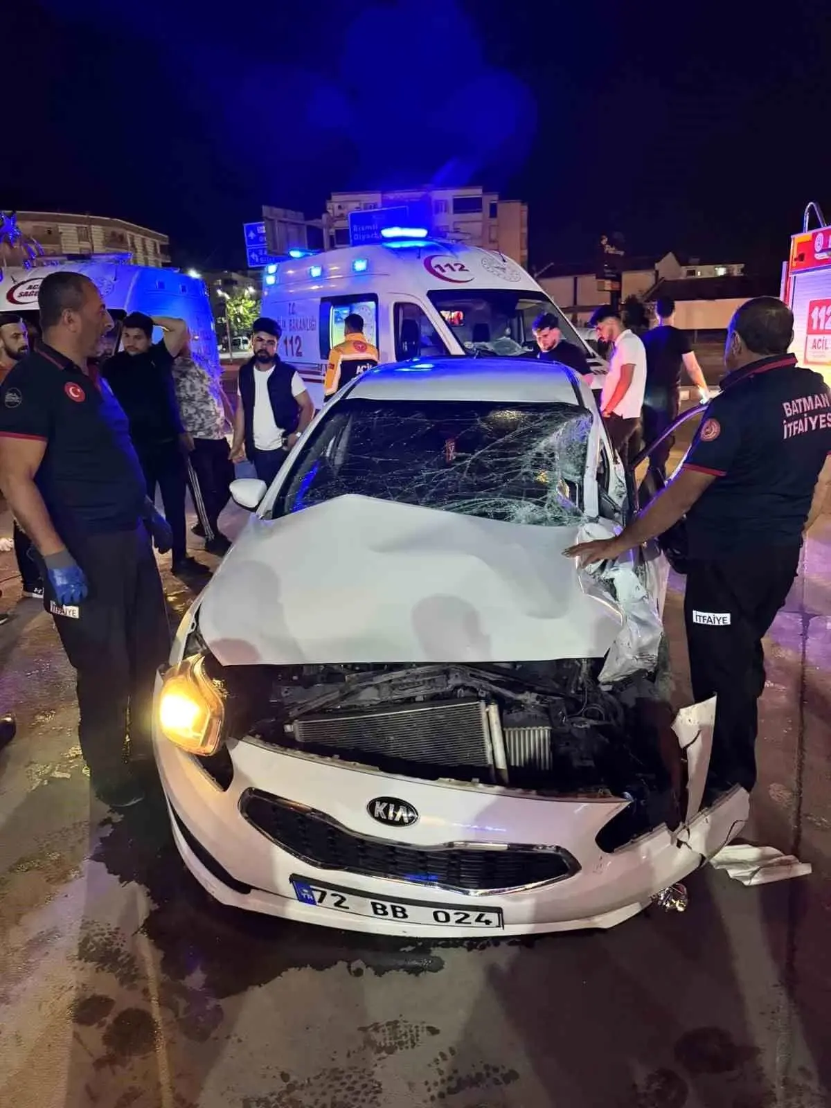 Batman\'da Otomobil ve Tır Çarpıştı