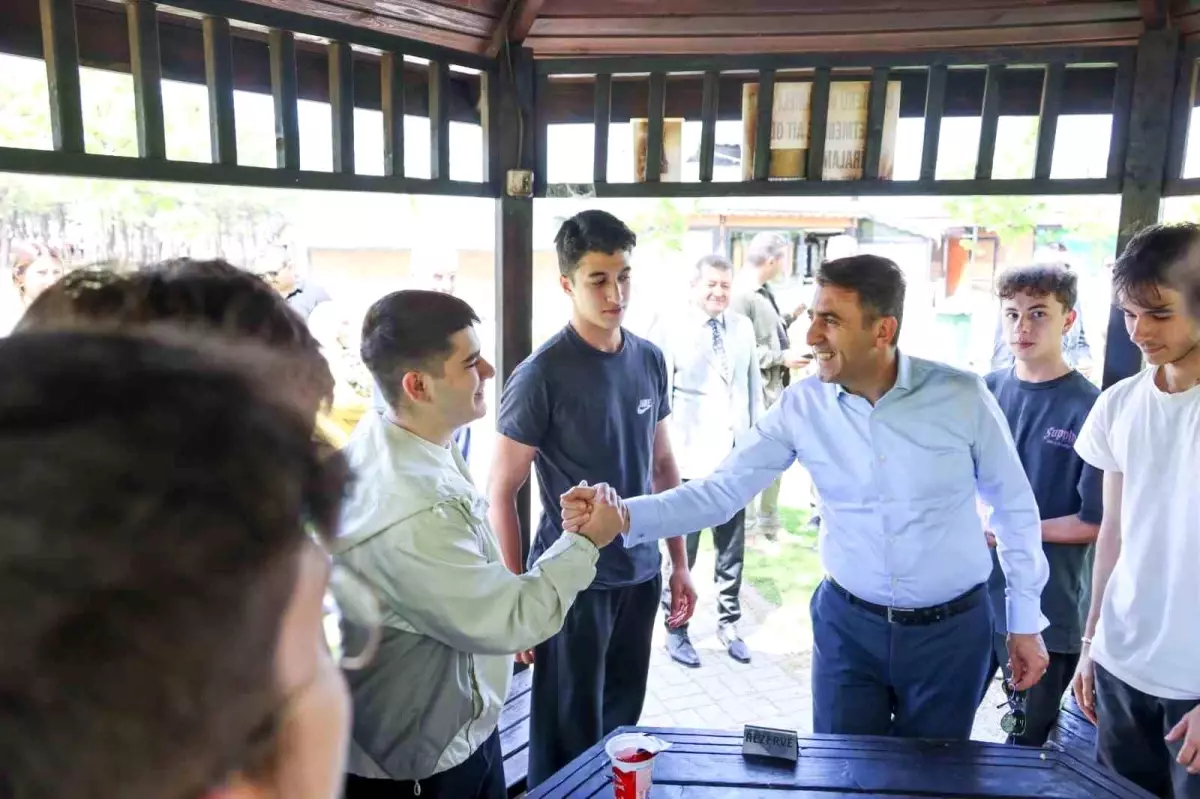 Vali Aygöl\'den Öğrencilere Moral Desteği