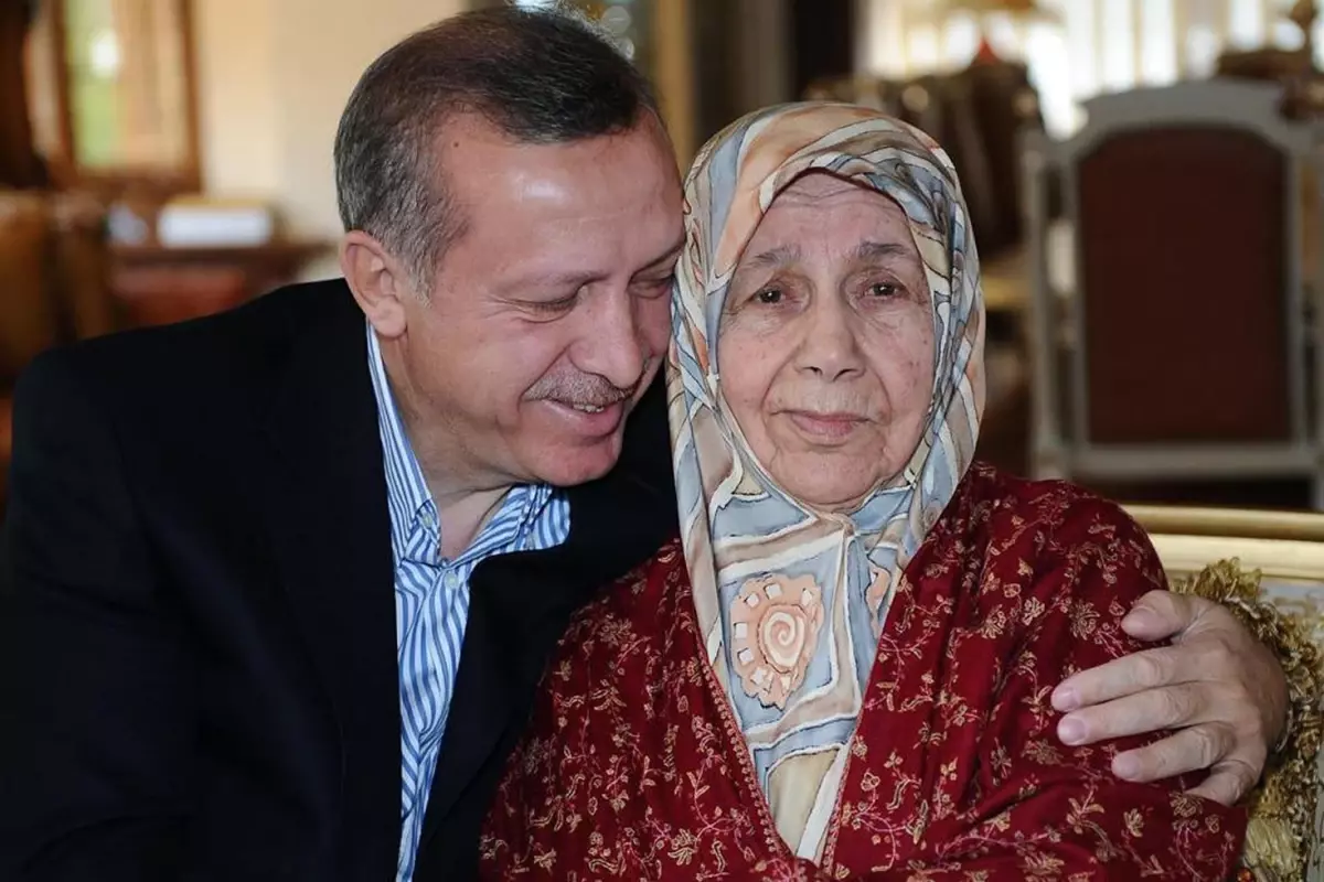 Cumhurbaşkanı Erdoğan\'dan \'\'Anneler Günü\'\' mesajı