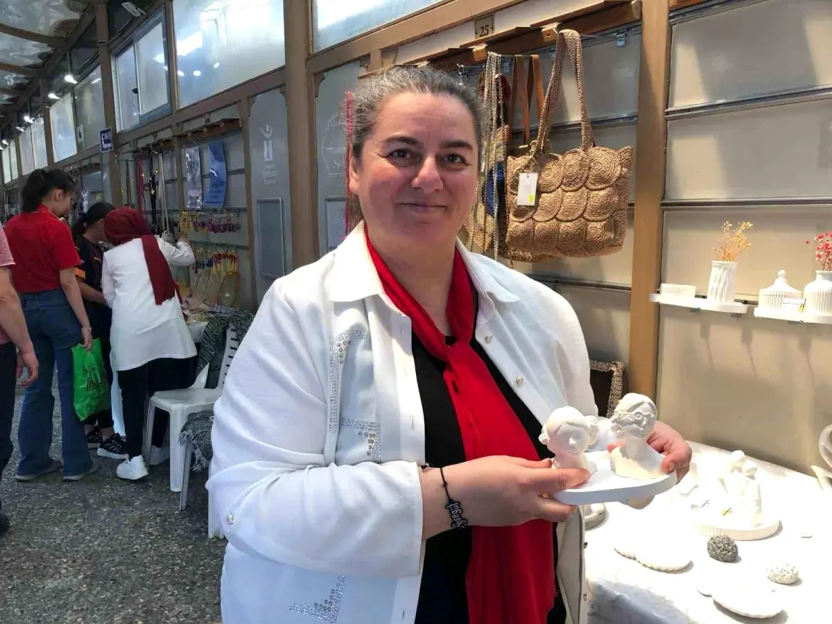 Eskişehir\'de Anneler Günü Özel Etkinliği: 40 Anne El Emeği Ürünlerini Sergiledi