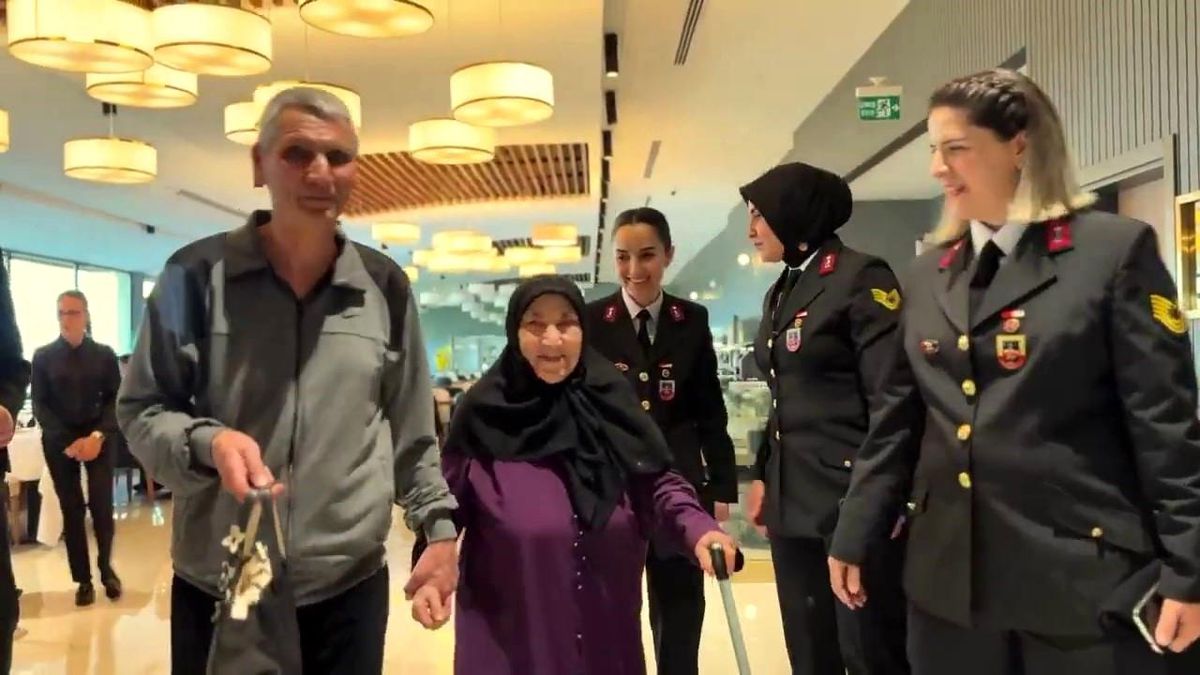 Jandarma şehit annelerini \'Anneler Günü\'nde unutmadı