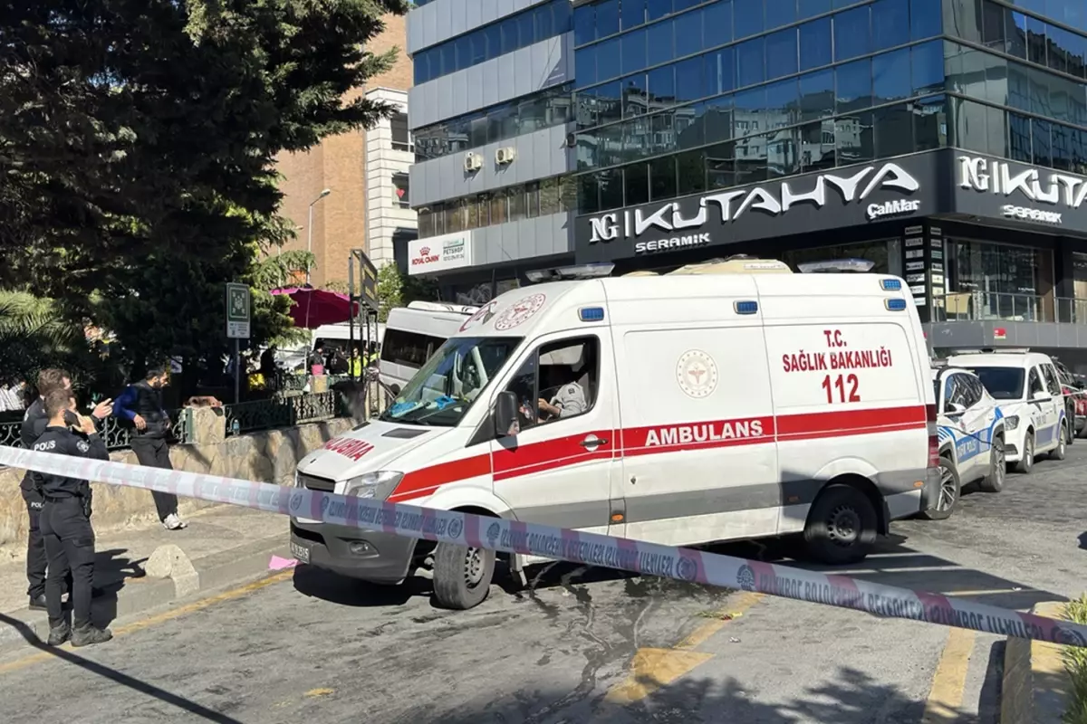 Kağıthane\'de minibüs yayaların arasına daldı: 1 ölü, 3 ağır yaralı