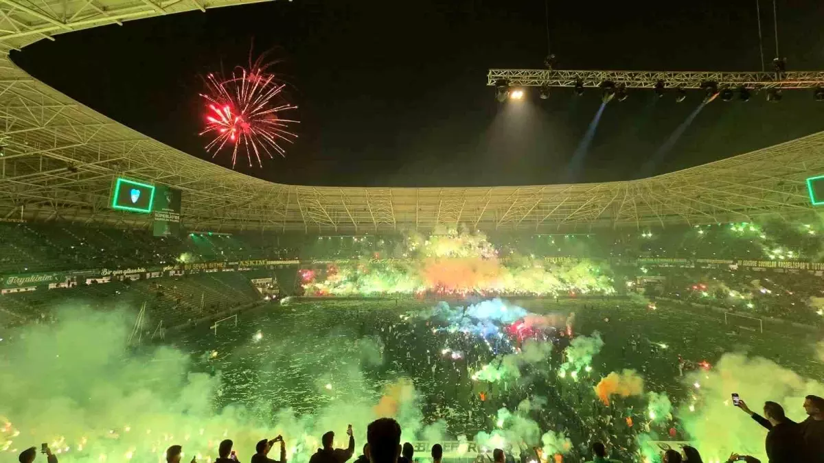 Kocaelispor Süper Lig\'e Yükseldi