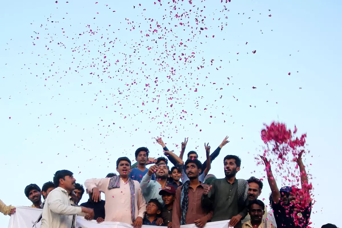 Pakistan Hava Sahası Yeniden Açıldı