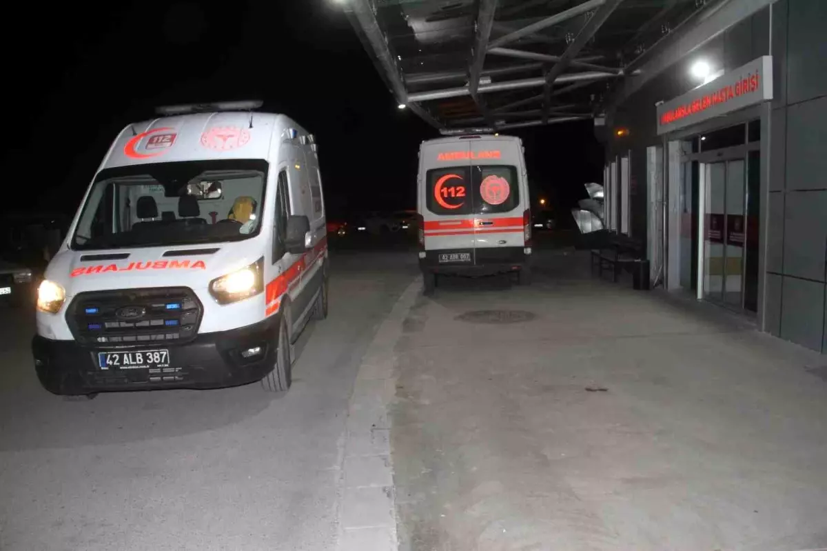 Beyşehir\'de Kavga: Genç Bıçaklandı