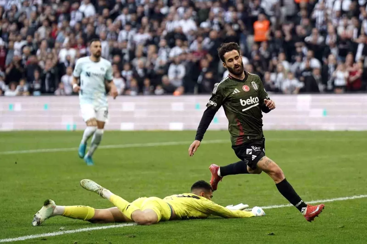 Rafa Silva\'dan Etkileyici Performans