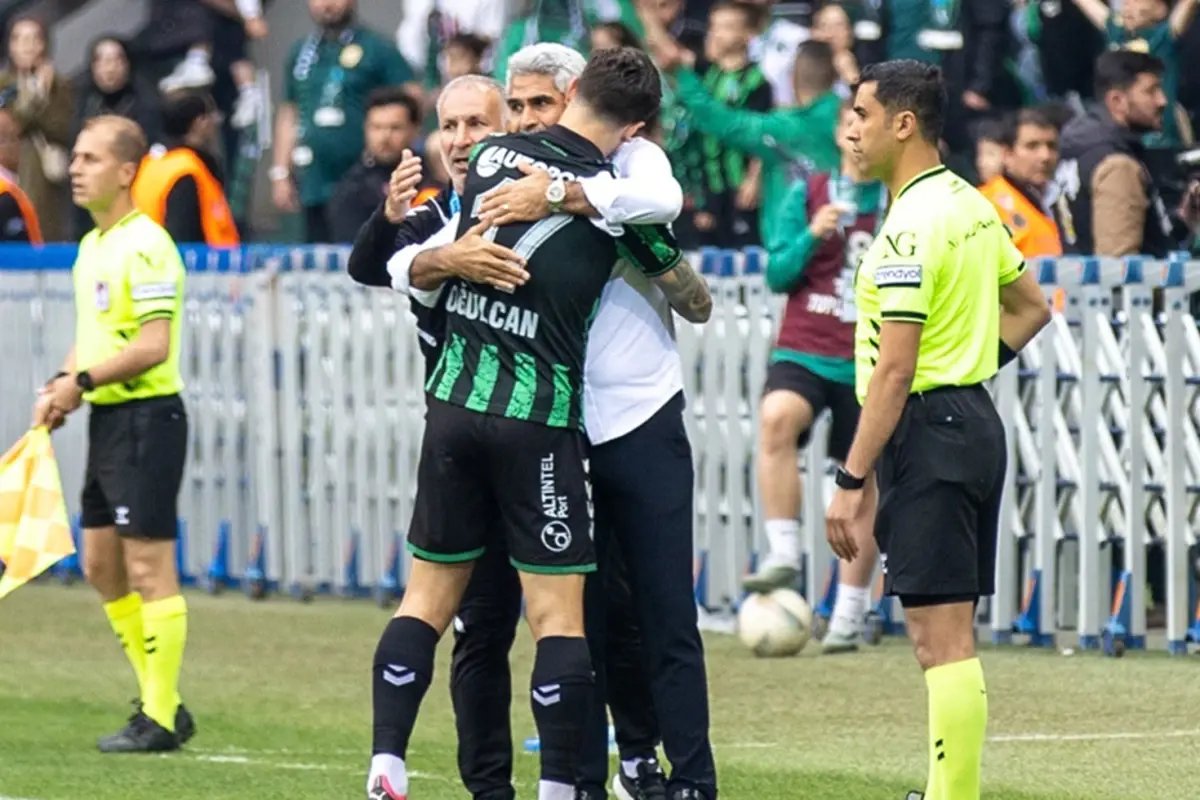 Şampiyon Kocaelispor\'da İsmet Taşdemir görevinden ayrıldı