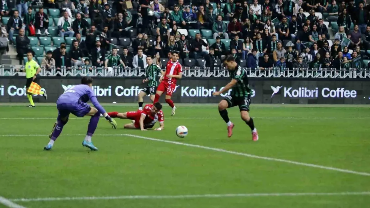 Kocaelispor, Keçiörengücü\'nü 4-1 ile geçiyor