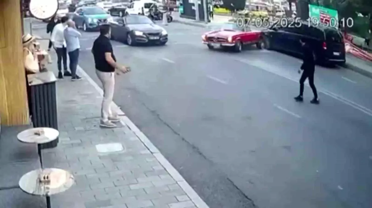 Vale Kazası: Klasik Araç Diğer Araca Çarptı