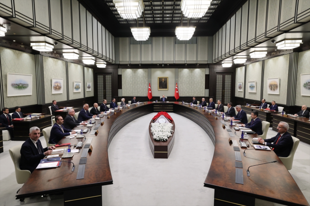 Ana gündem PKK'nın fesih kararı! Kabine Erdoğan başkanlığında toplandı