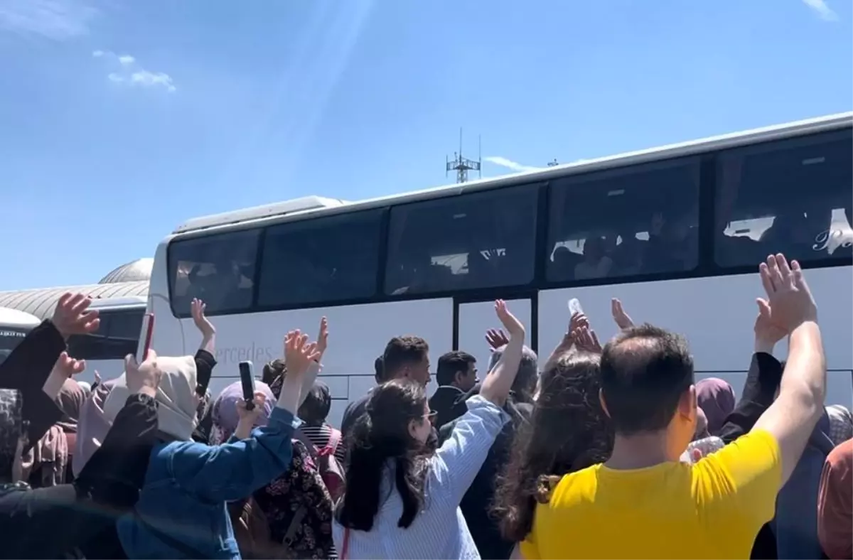 Bursa\'dan Hac Adayları Uğurlandı