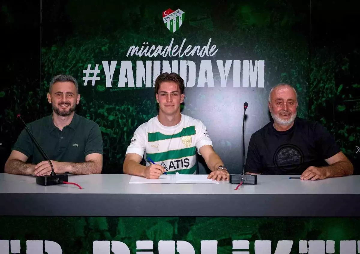 Bursaspor Ahmet Efe Çakmakkaya ile Sözleşme İmzaladı