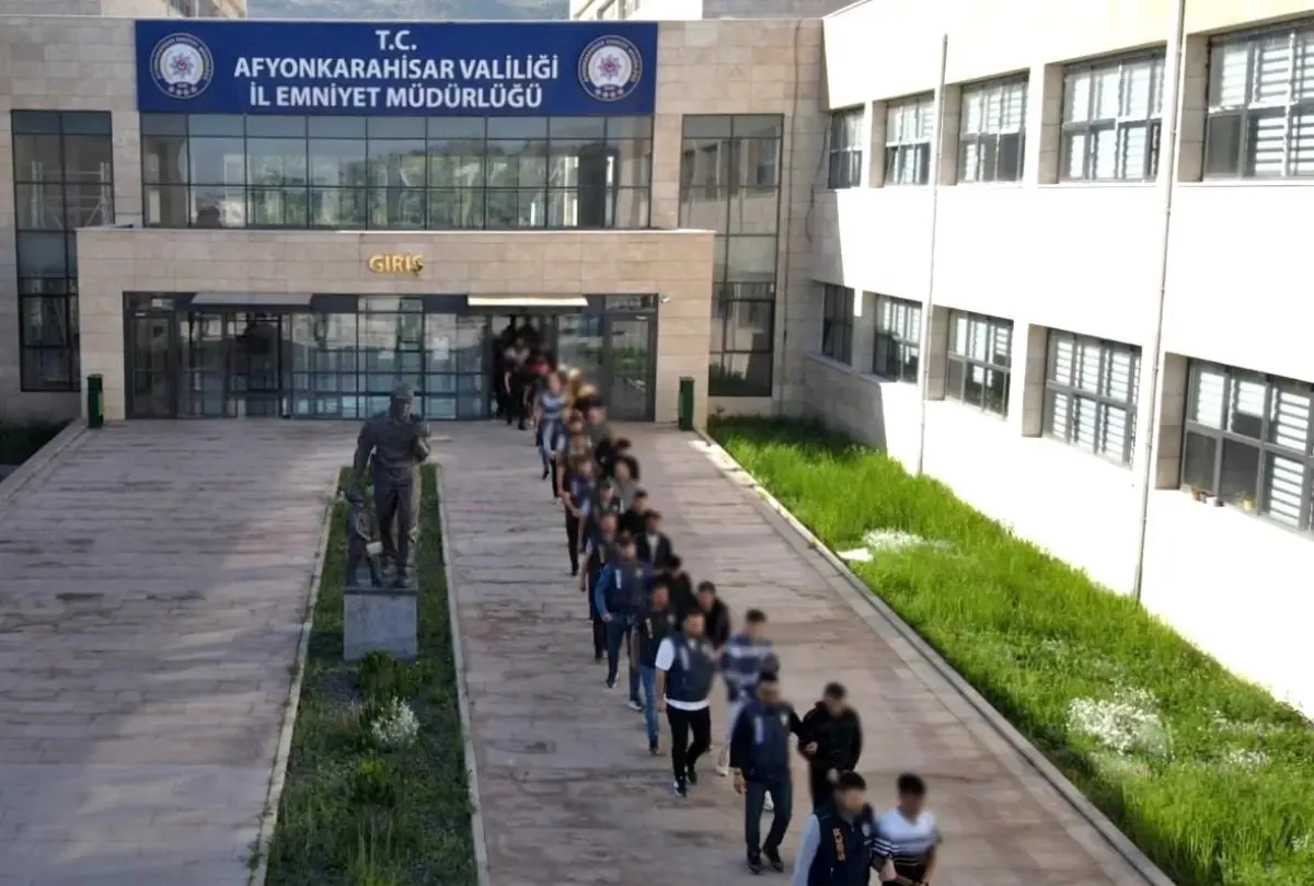 Çeteye Operasyon: 25 Tutuklama