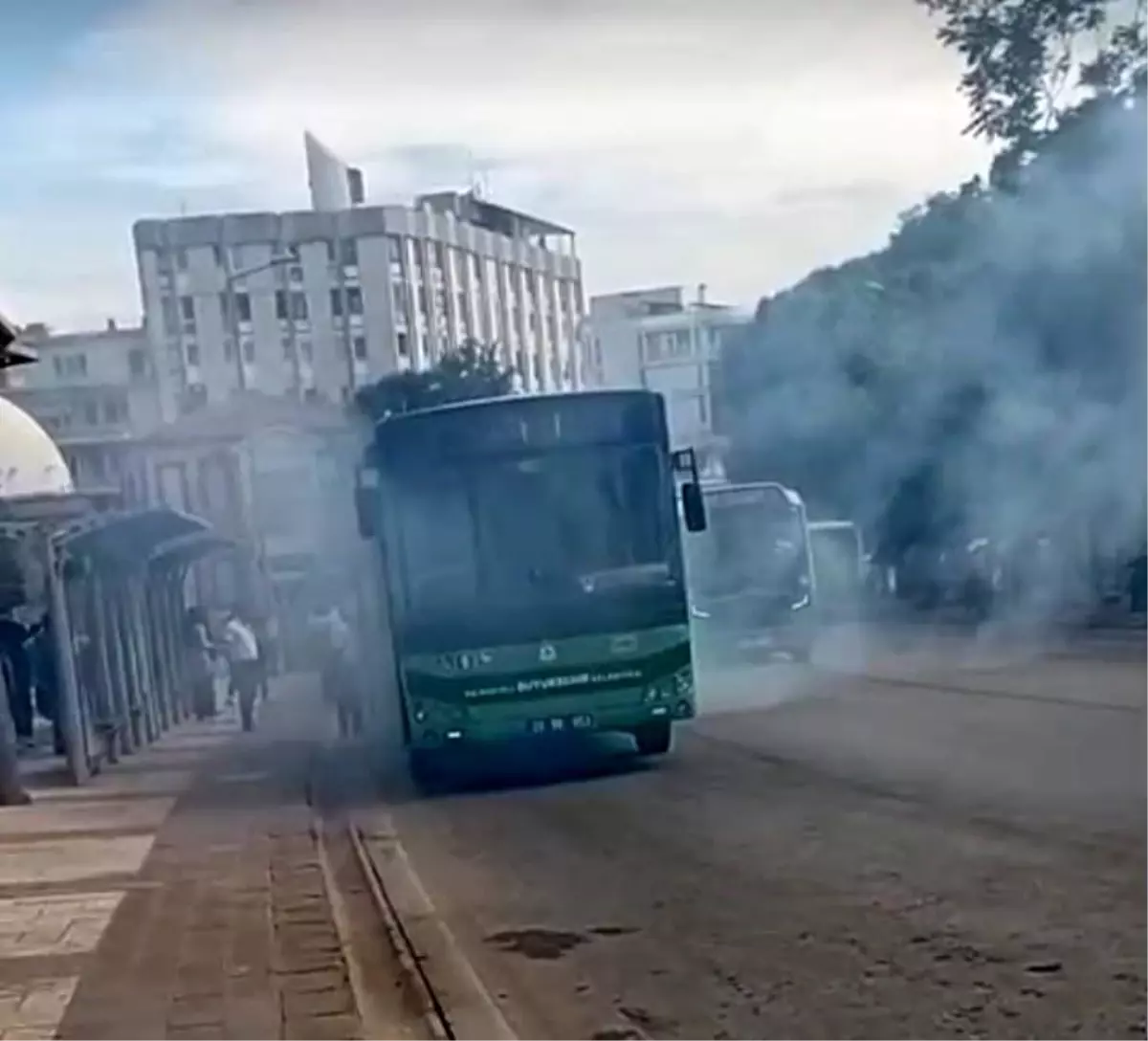 Denizli\'de Halk Otobüsünde Yangın Paniği