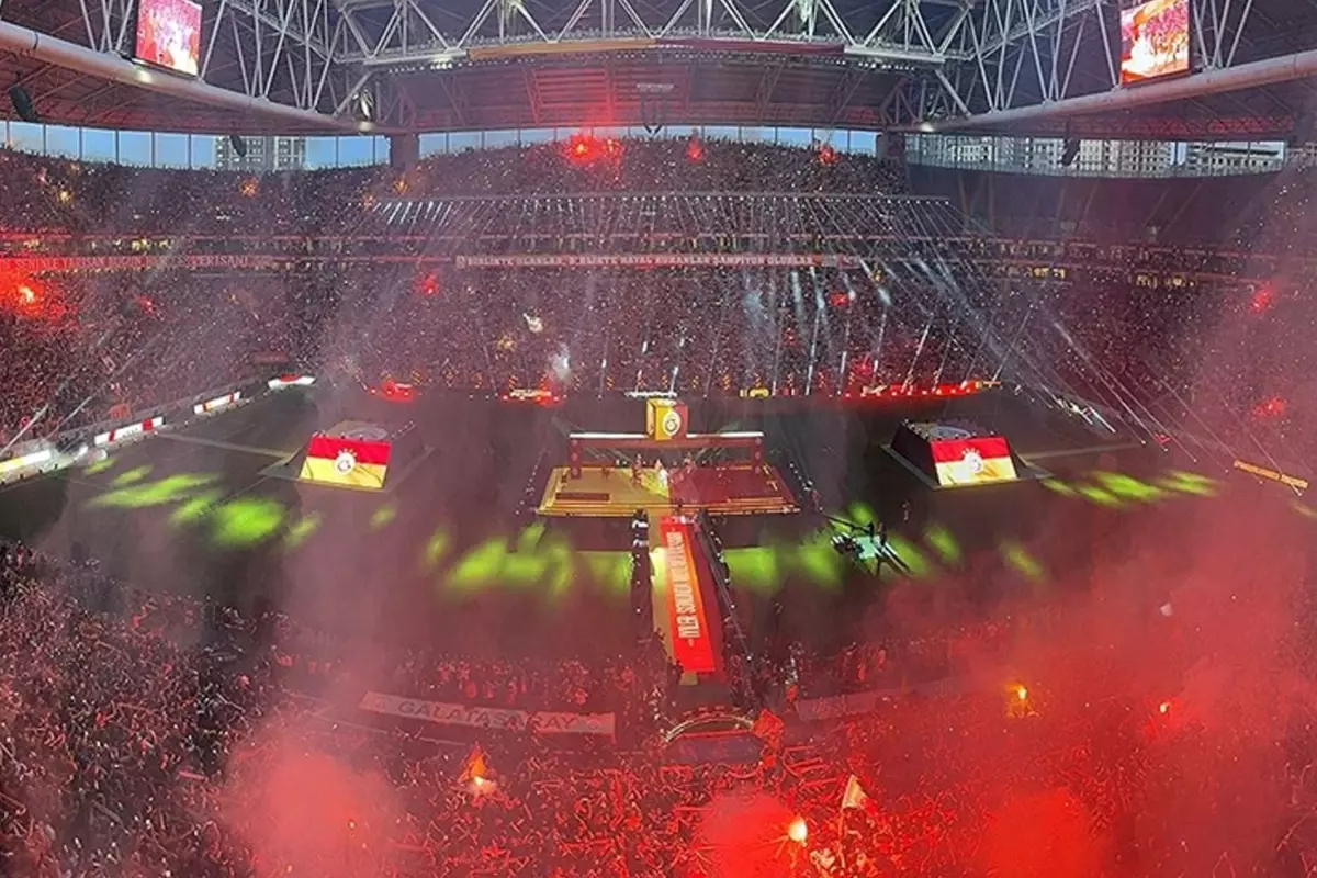 Galatasaray\'da yıldız isme izin çıktı: Gidebilirsin
