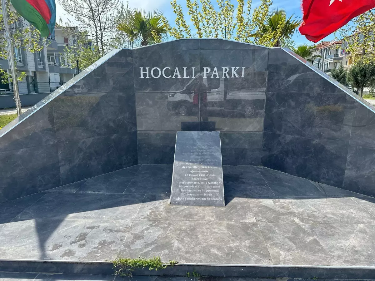Hocalı Parkı\'ndaki Hitabeye Zarar Verildi
