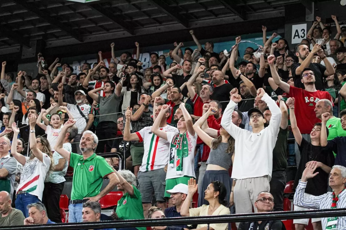 Karşıyaka Süper Lig\'de Kaldı