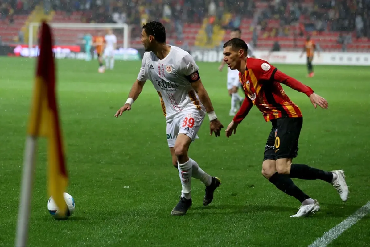 Kayseri\'de Cardoso\'dan kariyer gecesi: Ligde kalmaları kesinleşti