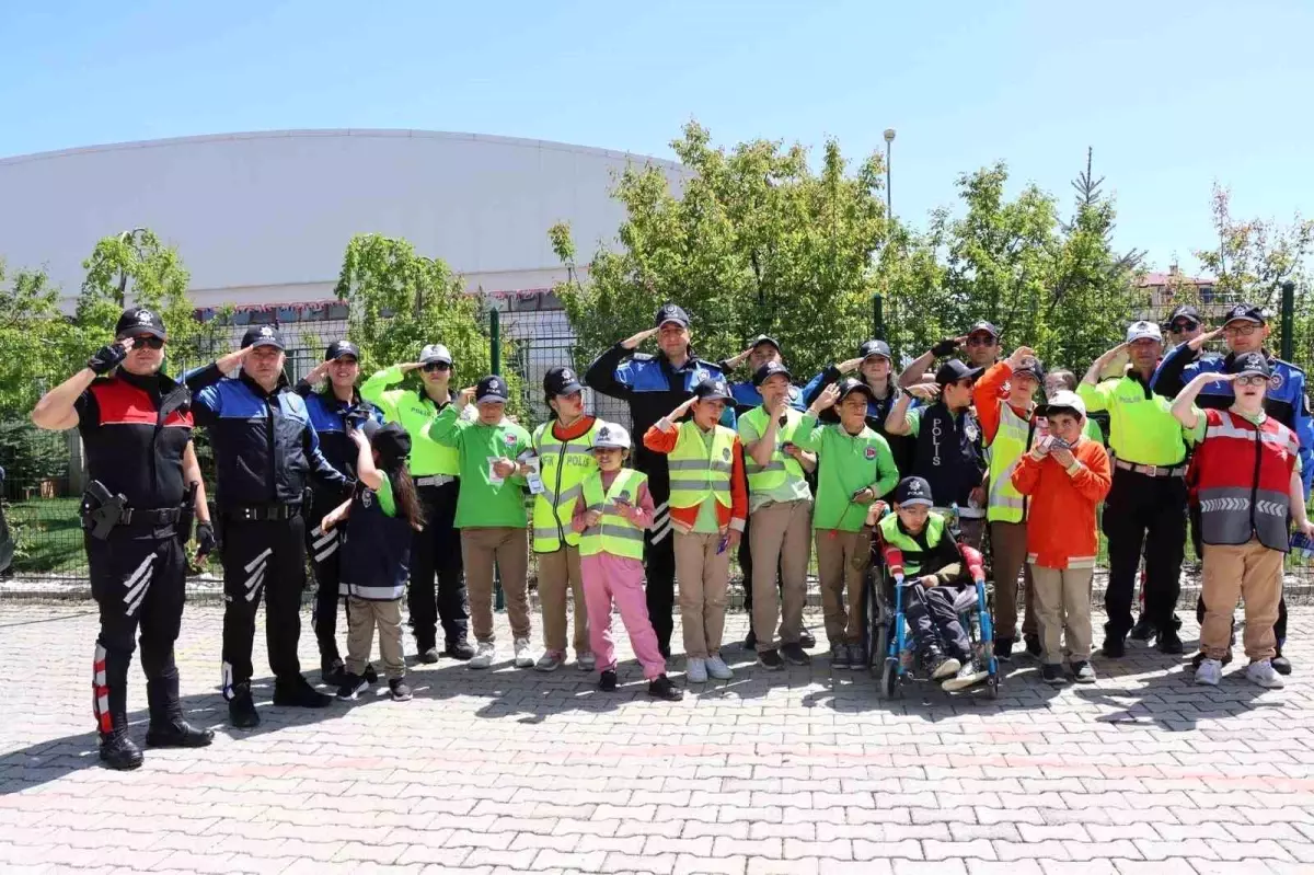 Engelli Çocukların Polis Hayali Gerçekleşti