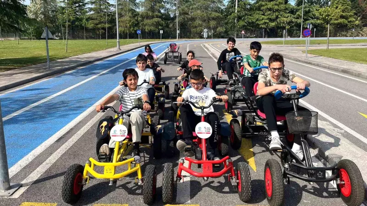 Kocaeli\'de Miniklere Trafik Bilinci Aşılanıyor