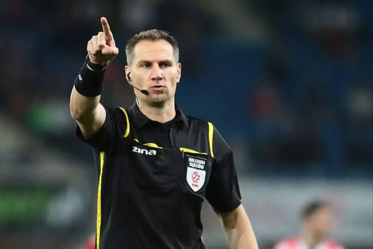 UEFA\'yı ayağa kaldıran hakem, kupa finaline VAR olarak atandı