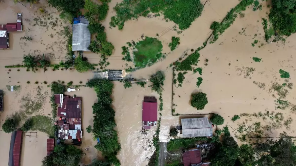 Samarinda\'da Sel ve Toprak Kayması: 4 Ölü