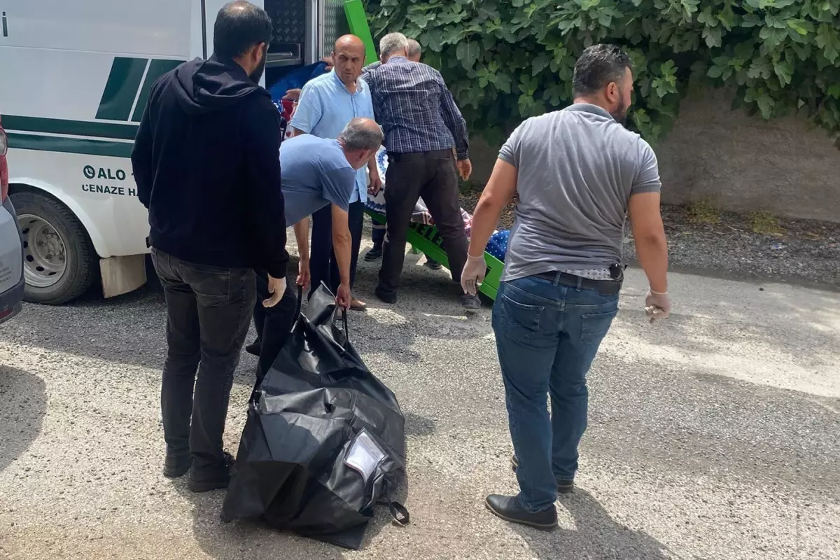 Annesini dövüp boğarak öldürdü