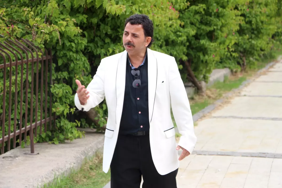 Konuşma Bozukluğu Olan Şarkıcı Cemil Baba