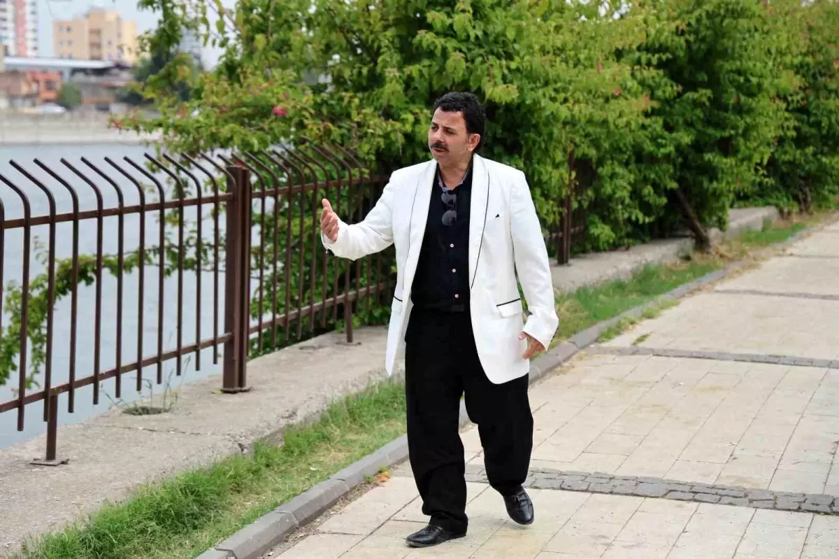 Müzik Hayallerini Gerçekleştiren Cemil