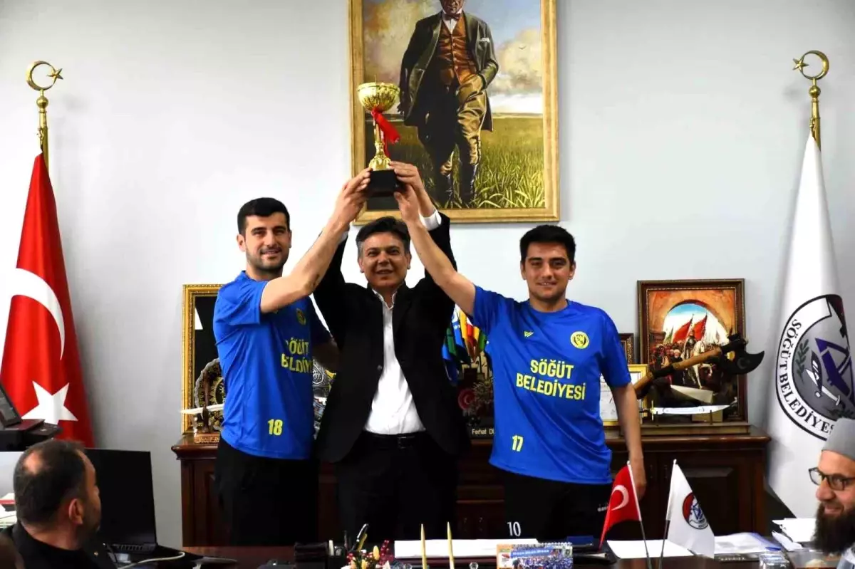 Söğütspor\'un BAL\'a Yükselişi Bilecik\'te Kutlandı
