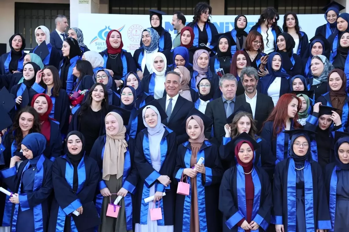 Sultangazili Gençlerin mezuniyet heyecanı