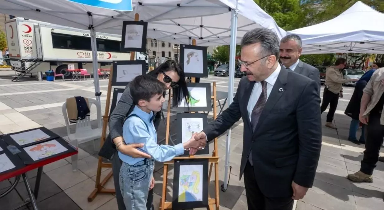 Vali Aksoy Engelsiz Hayır Panayırı\'nda