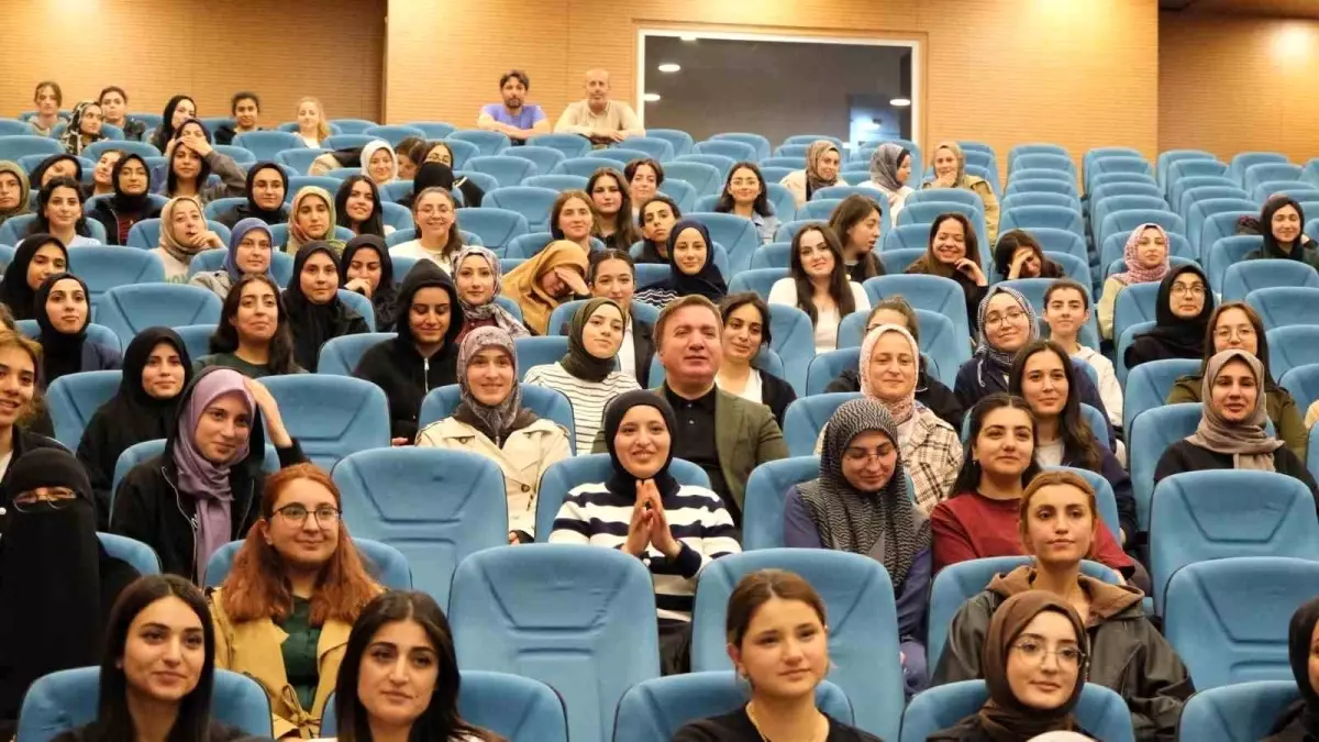 Vali Aydoğdu Öğrencilerle Bir Araya Geldi