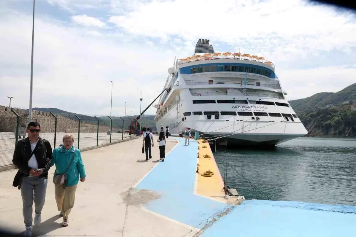 Amasra\'ya Rus Turist Akını: 86 Bin Ziyaretçi!