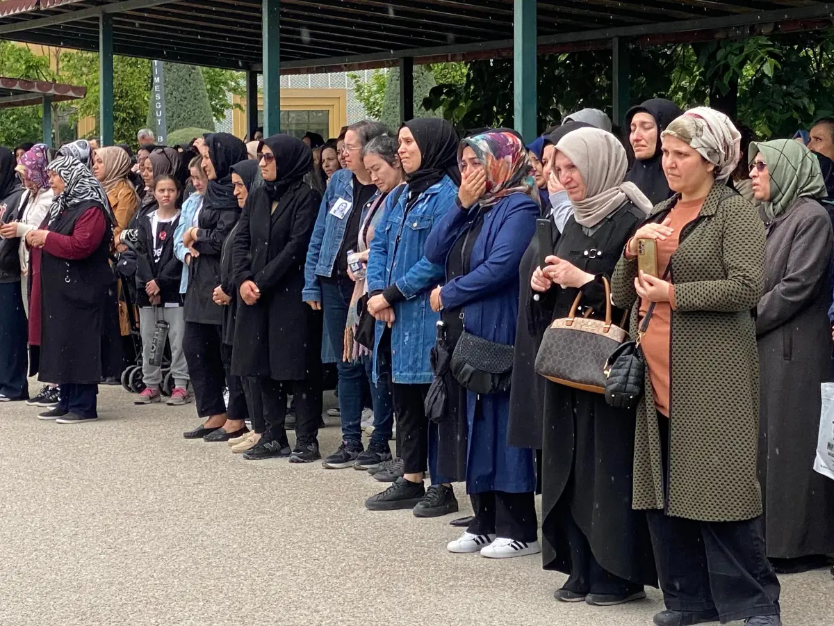 Ankara\'da Tragik Kaza: Öğretmen ve Oğlu Hayatını Kaybetti