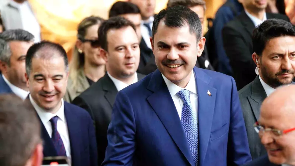 Bakan Kurum Bursa\'daki Tarihi Hanlar Bölgesi\'ni Ziyaret Etti